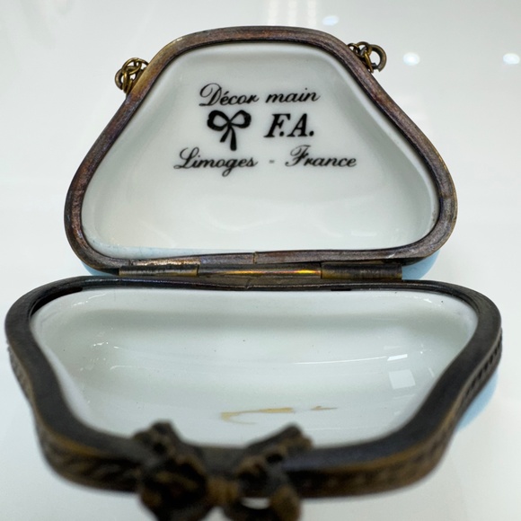 Limoges France Hand-Painted Porcelain Purse Trinket Box – Blue & Floral Design w - Picture 6 of 7